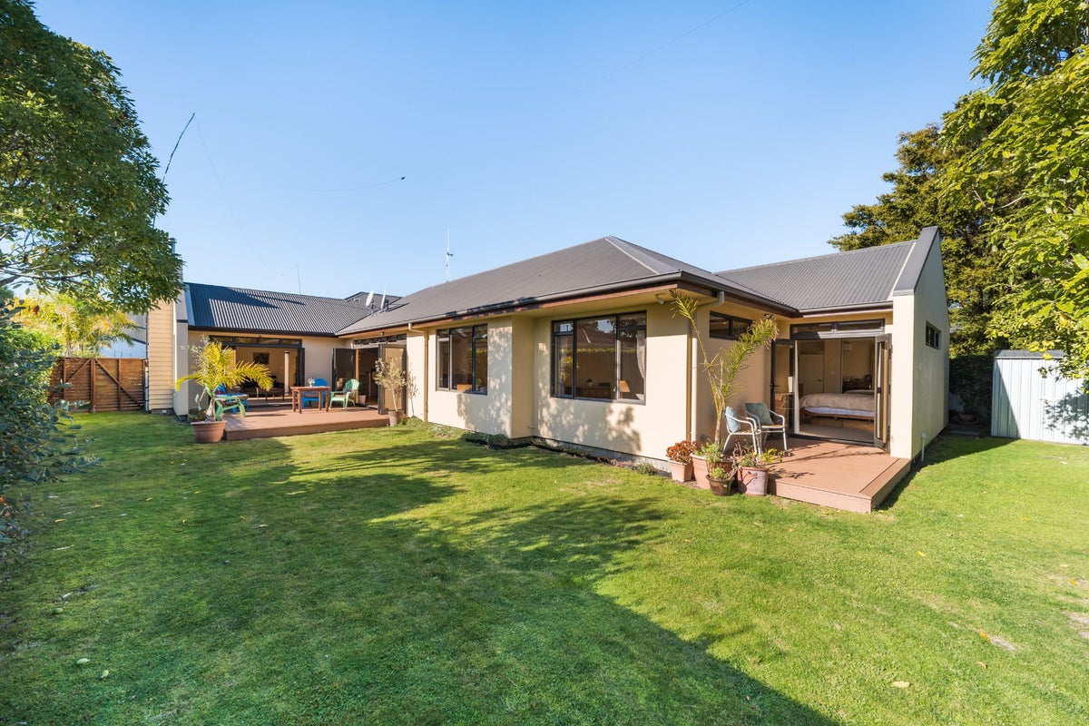 14 Batt Street, West End, Palmerston North - Carousel 1