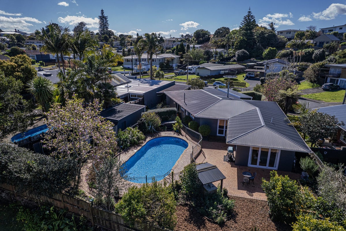 60 Carr Street, Te Kamo, Whangarei - Carousel 1