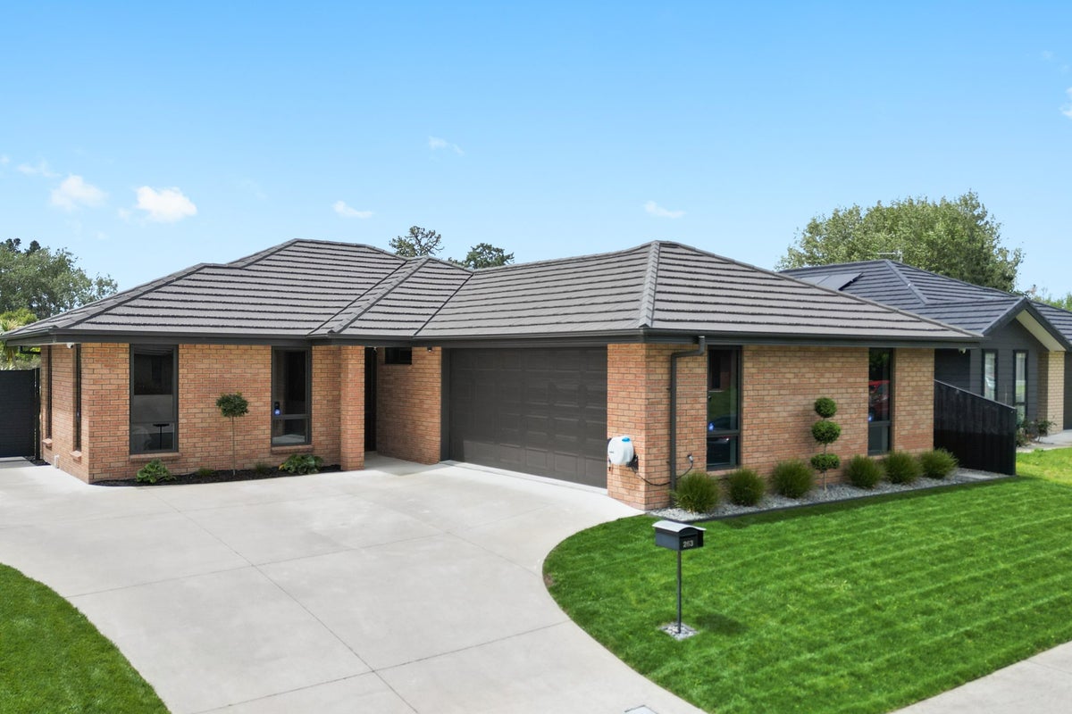 263 Dixon Road, Fitzroy, Hamilton - Carousel 1