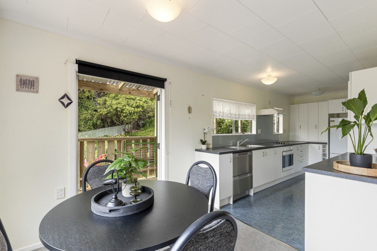 79 Queens Road, Glen Avon, New Plymouth - Carousel 2