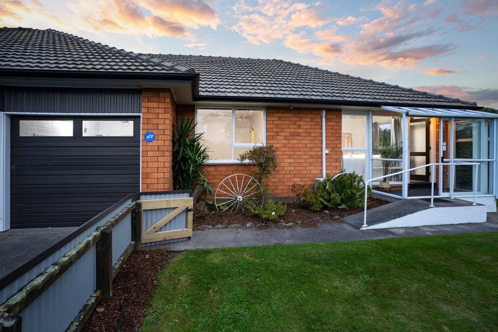 2/4 Lomax Place, Islington, Christchurch - Carousel 2