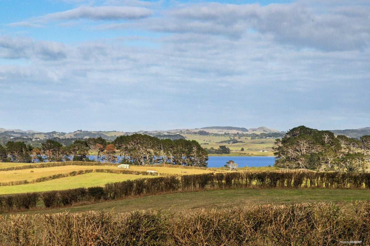 265 Glenbrook Beach Road, Glenbrook - Carousel 2