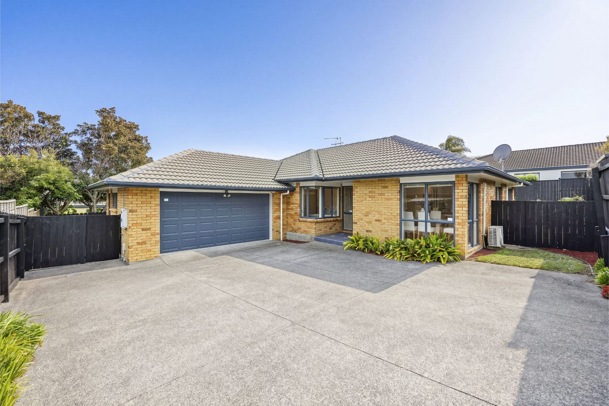 25 Dairyland Drive, East Tamaki Heights, Auckland - Carousel 1