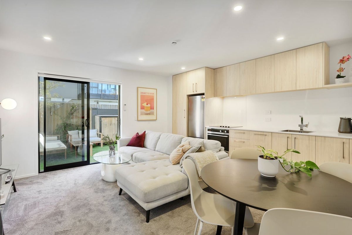 2/196 Worcester Street, Christchurch Central, Christchurch - Carousel 2