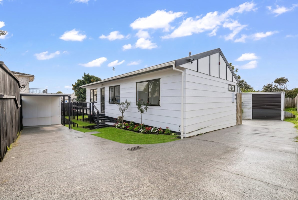 2/80 Kenderdine Road, Papatoetoe, Auckland - Carousel 1