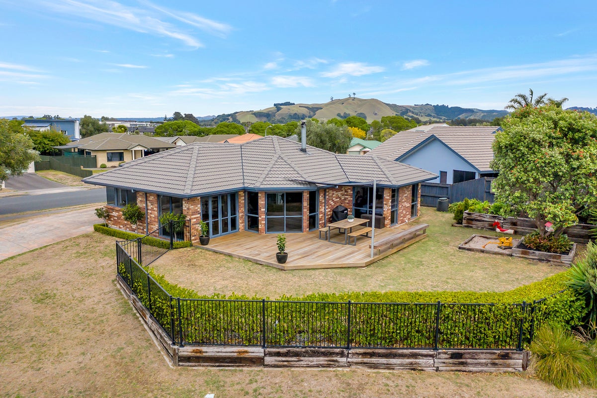 14 Longview Drive, Papamoa Beach, Papamoa - Carousel 2