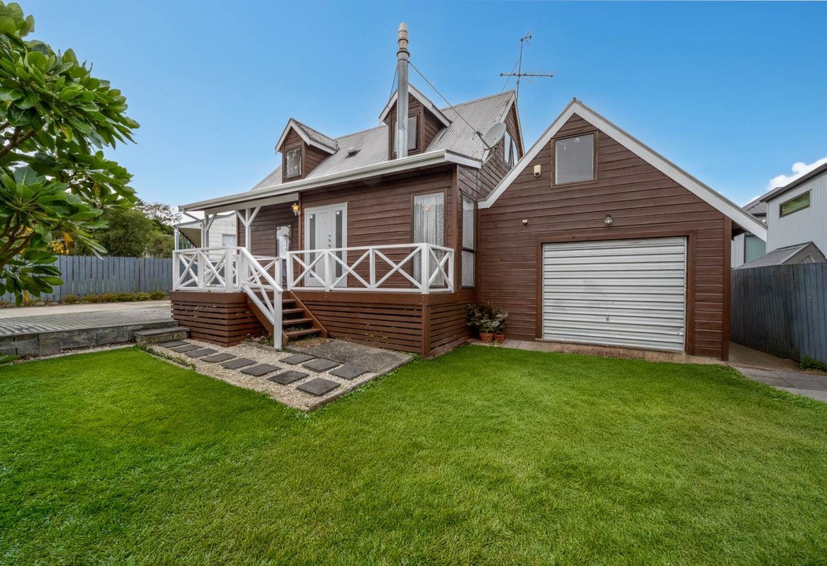 56 Fitzherbert Avenue, West Harbour, Auckland - Carousel 1