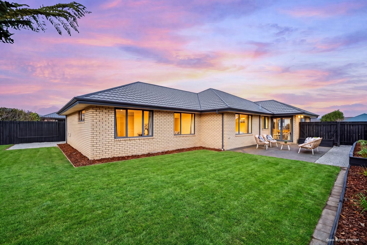 16 Excalibur Place, Burwood, Christchurch - Carousel 1
