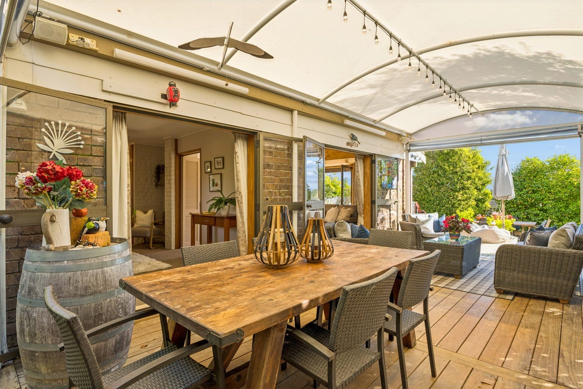 20 Andrea Place, Sunnyhills, Auckland - Carousel 2