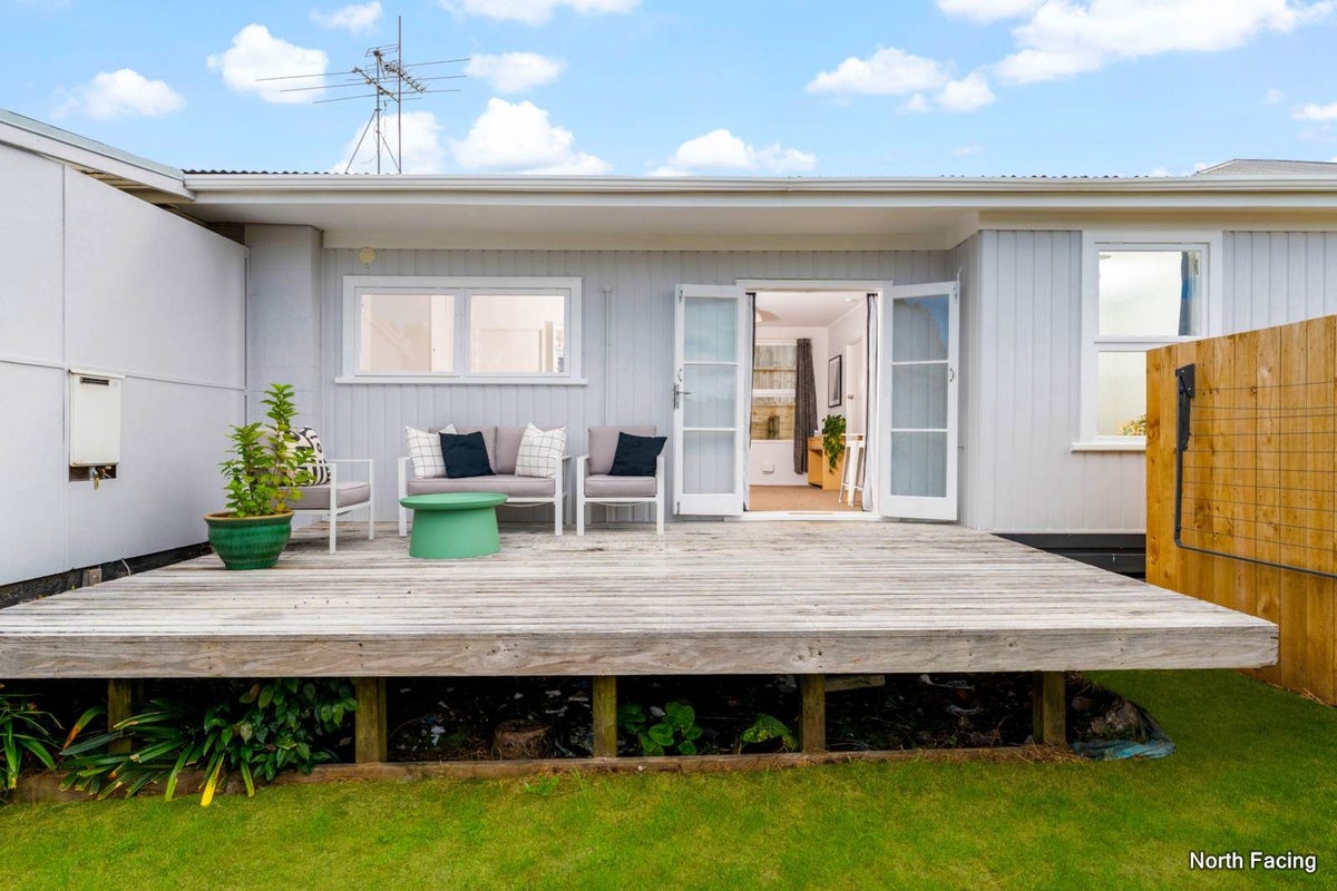 62A Mcleod Road, Te Atatu South, Auckland - Carousel 1