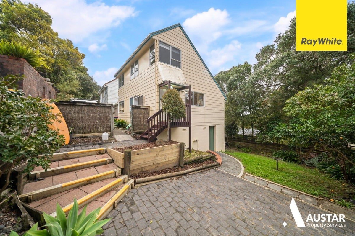 2/5 Karapiti Place, Glen Eden, Auckland - Carousel 1