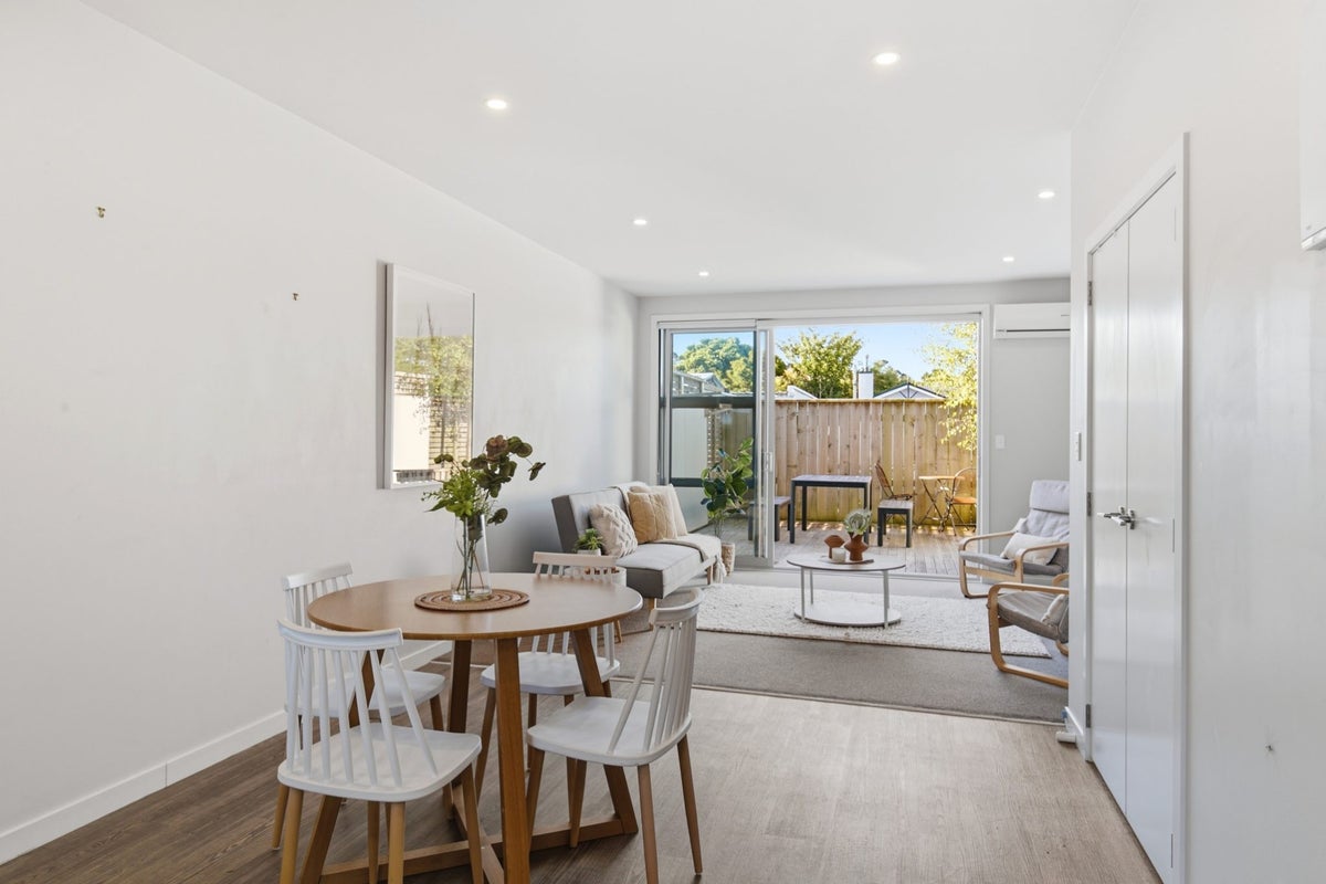 3/32 Dr Taylor Terrace, Johnsonville, Wellington - Carousel 2