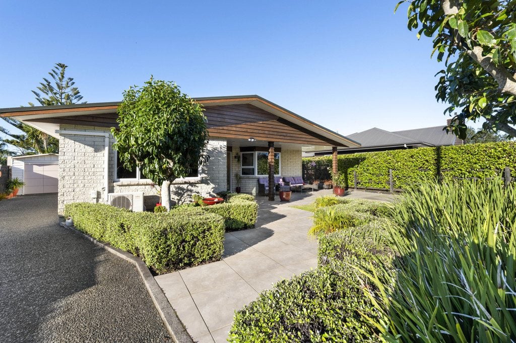 20 Patterson Road, Hurworth, New Plymouth - Carousel 1