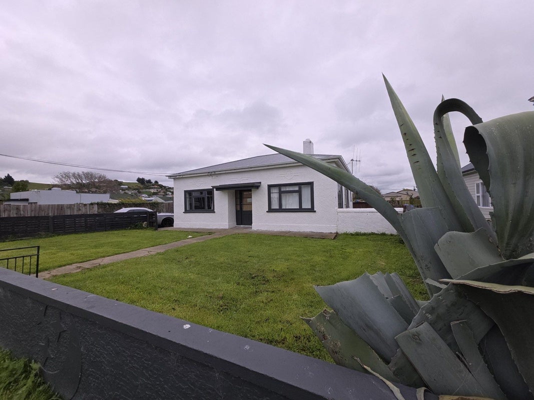 12 Usk Street, Oamaru, Oamaru - Carousel 1