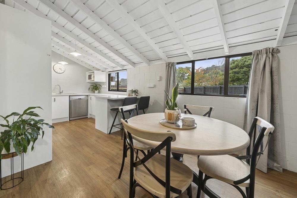 5A Tapestry Grove, Silverstream, Upper Hutt - Carousel 2