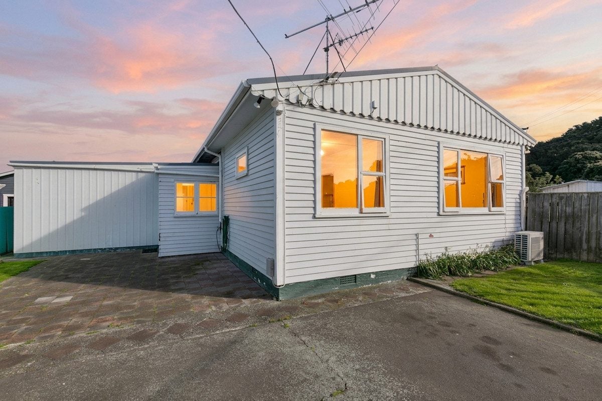 94 Kauri Street, Miramar, Wellington - Carousel 1