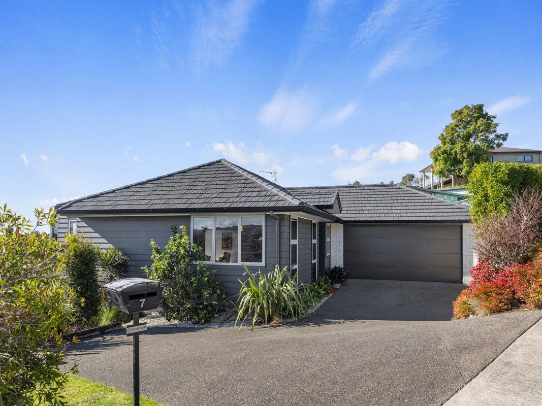 7 Siemonek Rise, Bethlehem, Tauranga - Carousel 1
