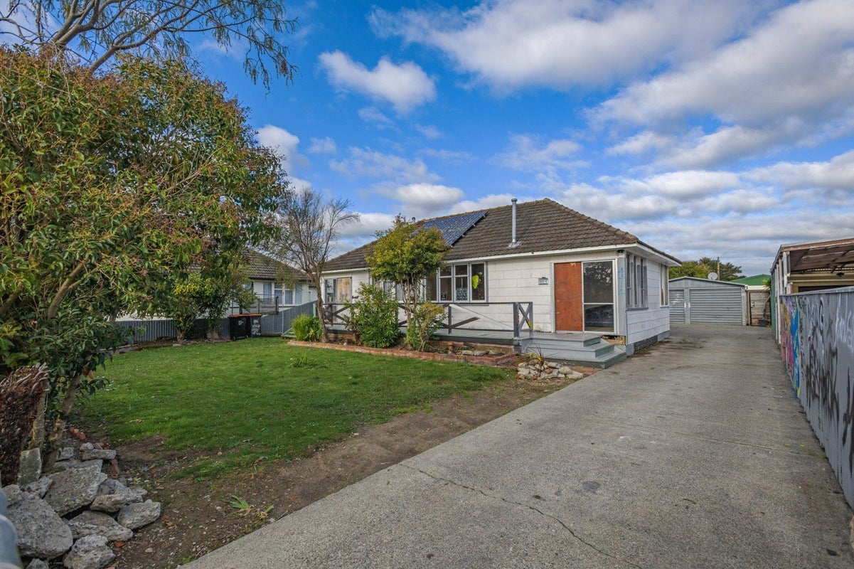 10 Bristol Crescent, Roslyn, Palmerston North - Carousel 1