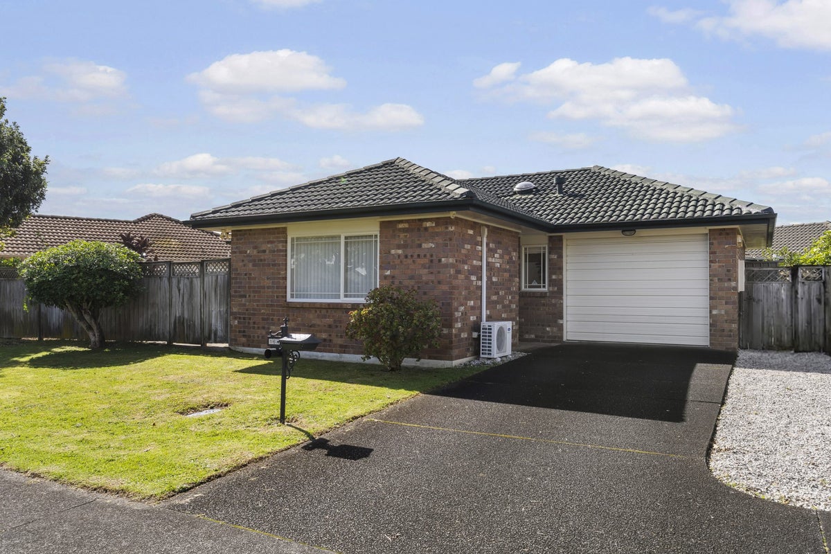 1/16 Montilla Place, Manurewa, Auckland - Carousel 1