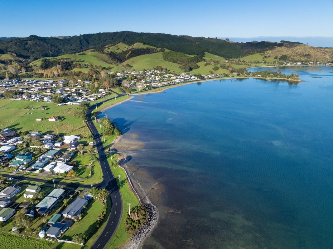 7 Banks Road, Kawakawa Bay, Papakura - Carousel 21