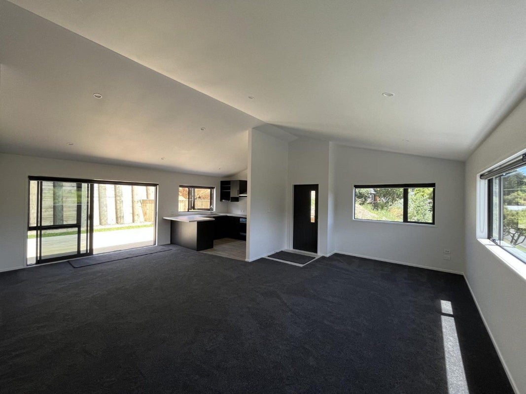 10 Whakawhiti Street, Marfell, New Plymouth - Carousel 2