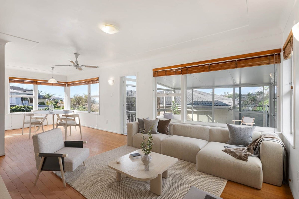 1/90 Browns Bay Road, Rothesay Bay, Auckland - Carousel 1