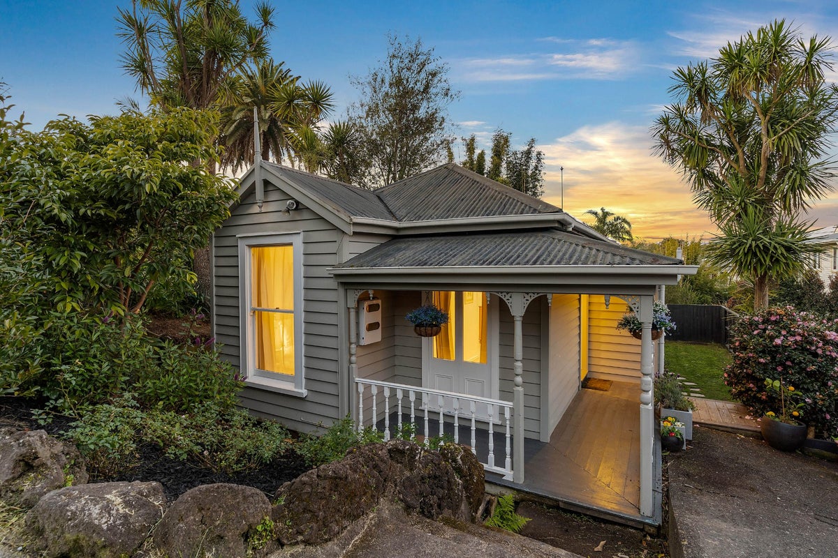 41B Springfield Road, Morningside, Auckland - Carousel 2