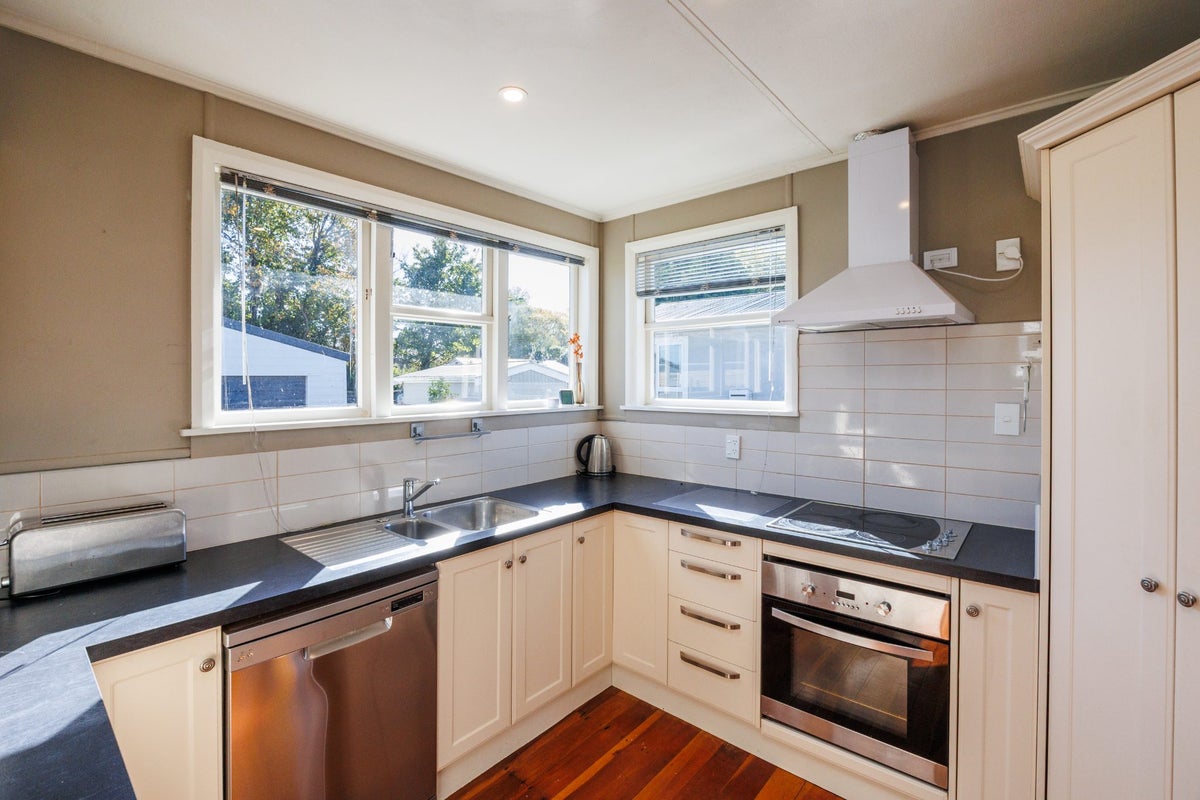 3 Ilford Place, Awapuni, Palmerston North - Carousel 2