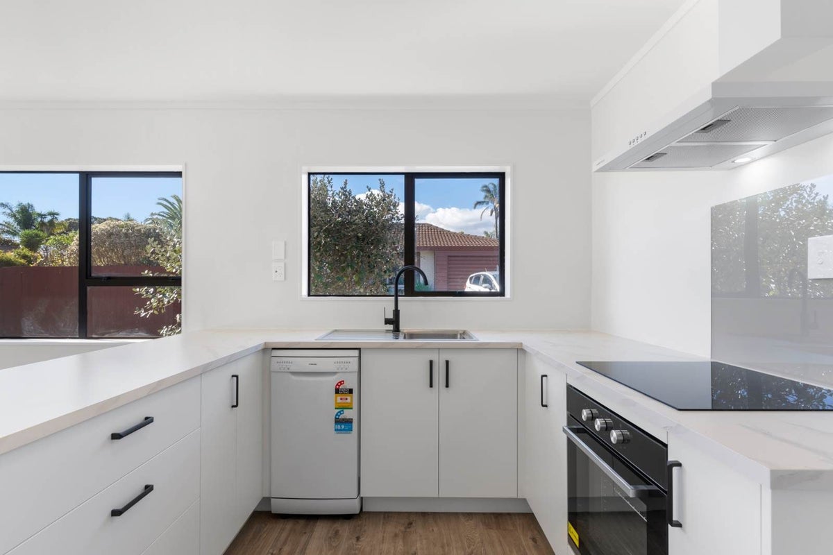 8/4074 Great North Road, Glen Eden, Auckland - Carousel 2