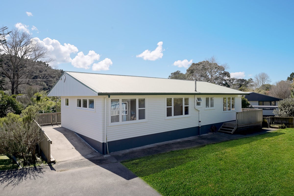 46 Lowtherhurst Road, Massey, Waitakere City, Auckland - Carousel 1