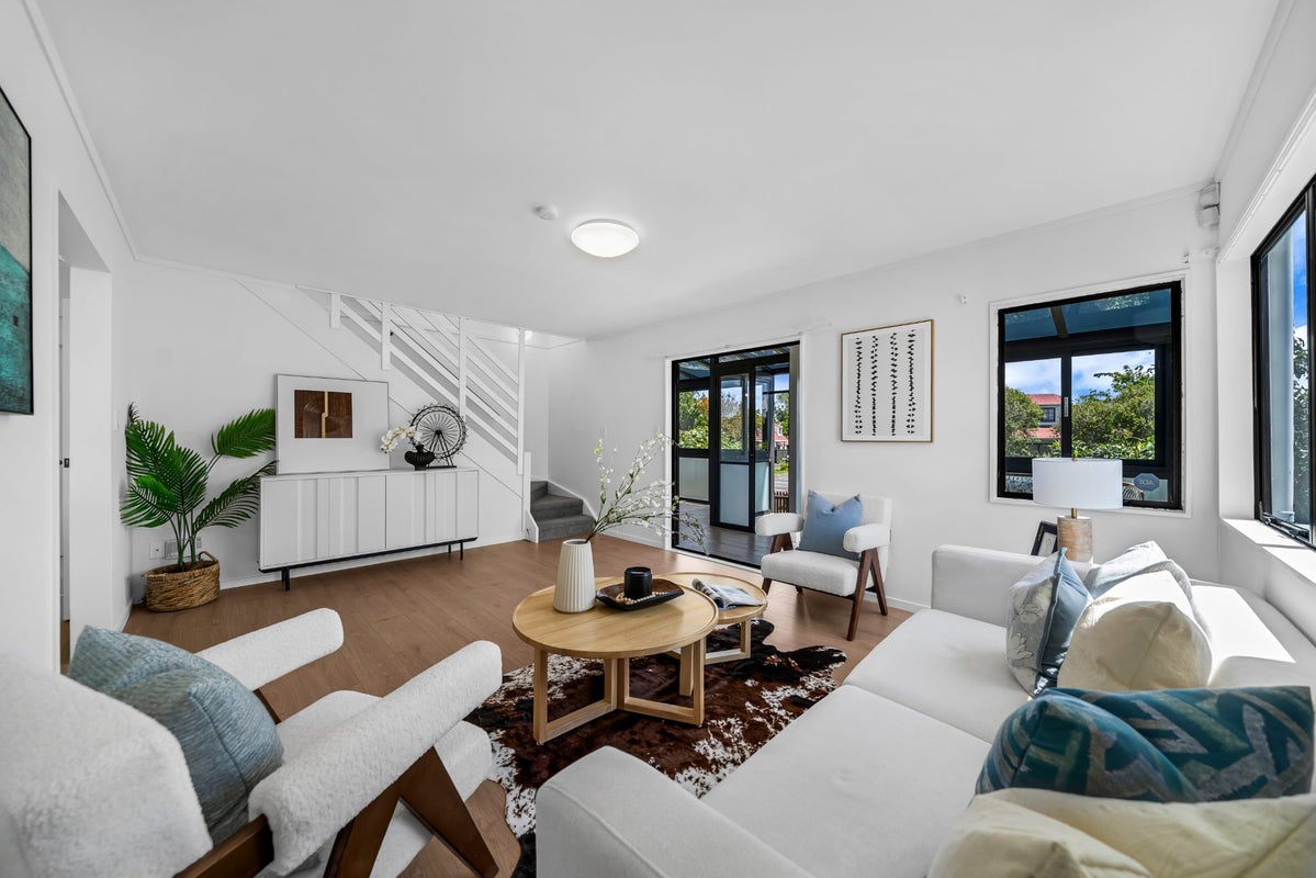 1/82 Aviemore Drive, Highland Park, Auckland - Carousel 1