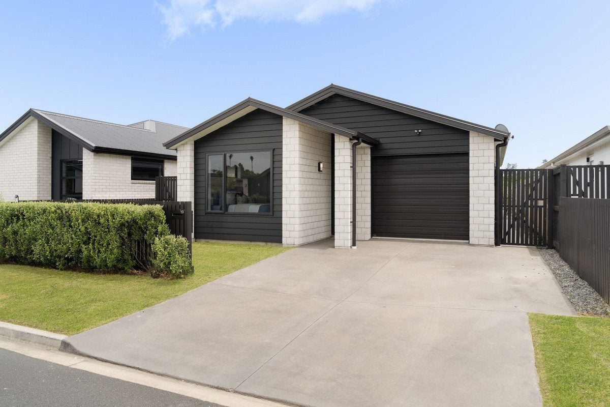 19 Hinaki Street, Poike, Tauranga - Carousel 1