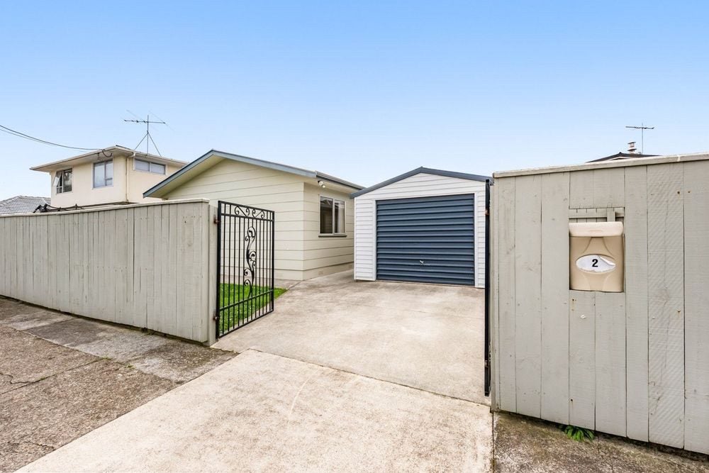 2 Guiness Street, Avalon, Lower Hutt - Carousel 1