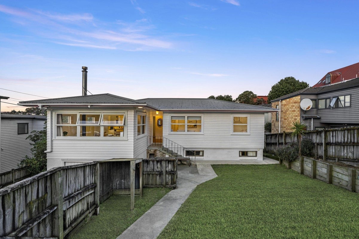 1/5 Woodall Place, Totara Vale, Auckland - Carousel 1