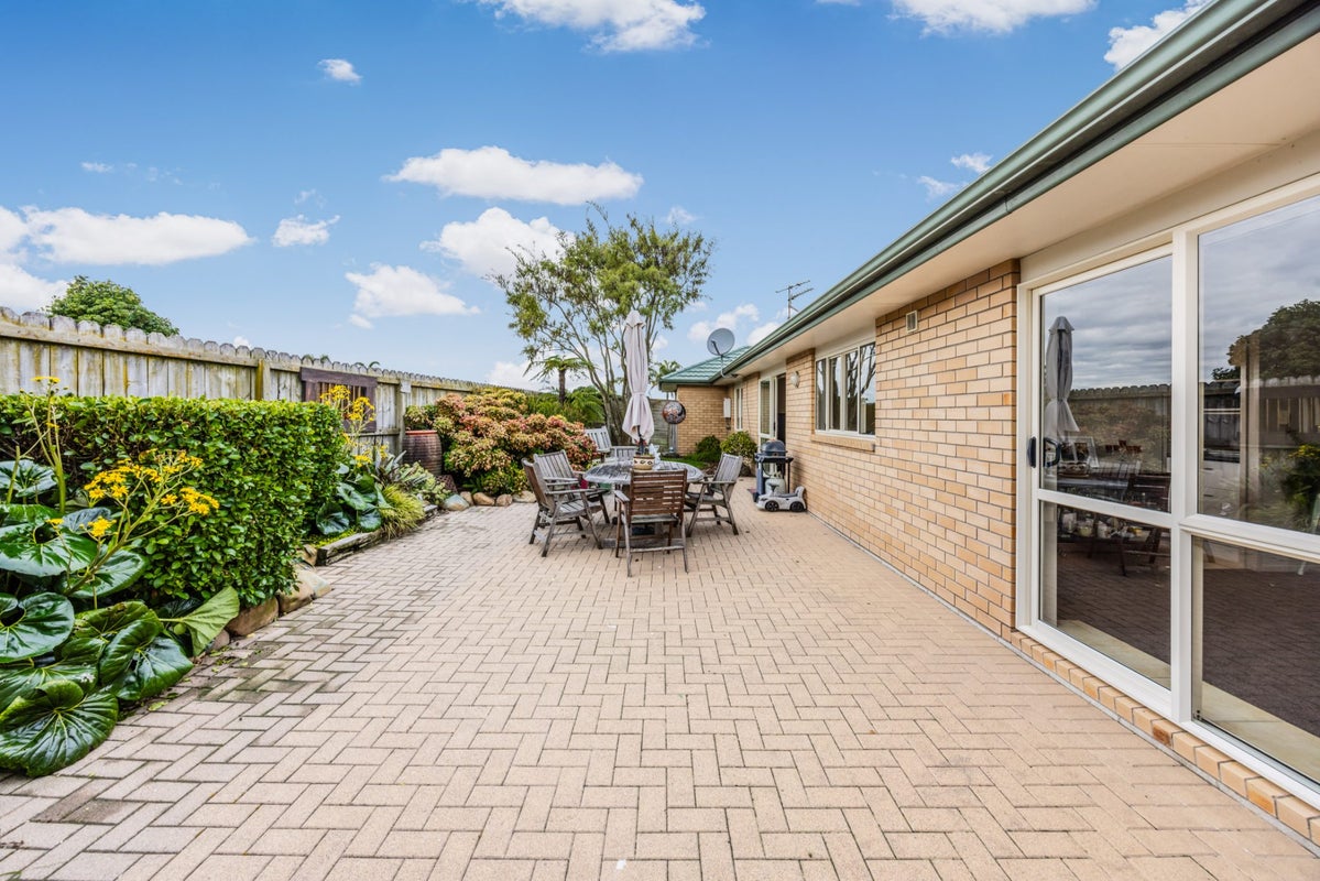 28 Moss Crescent, Takanini, Auckland - Carousel 1