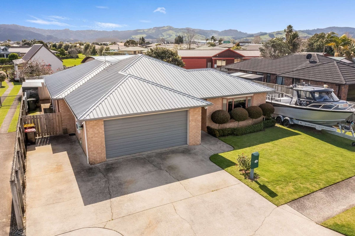47 Cholmondeley Crescent, Whitianga, Whitianga - Carousel 1