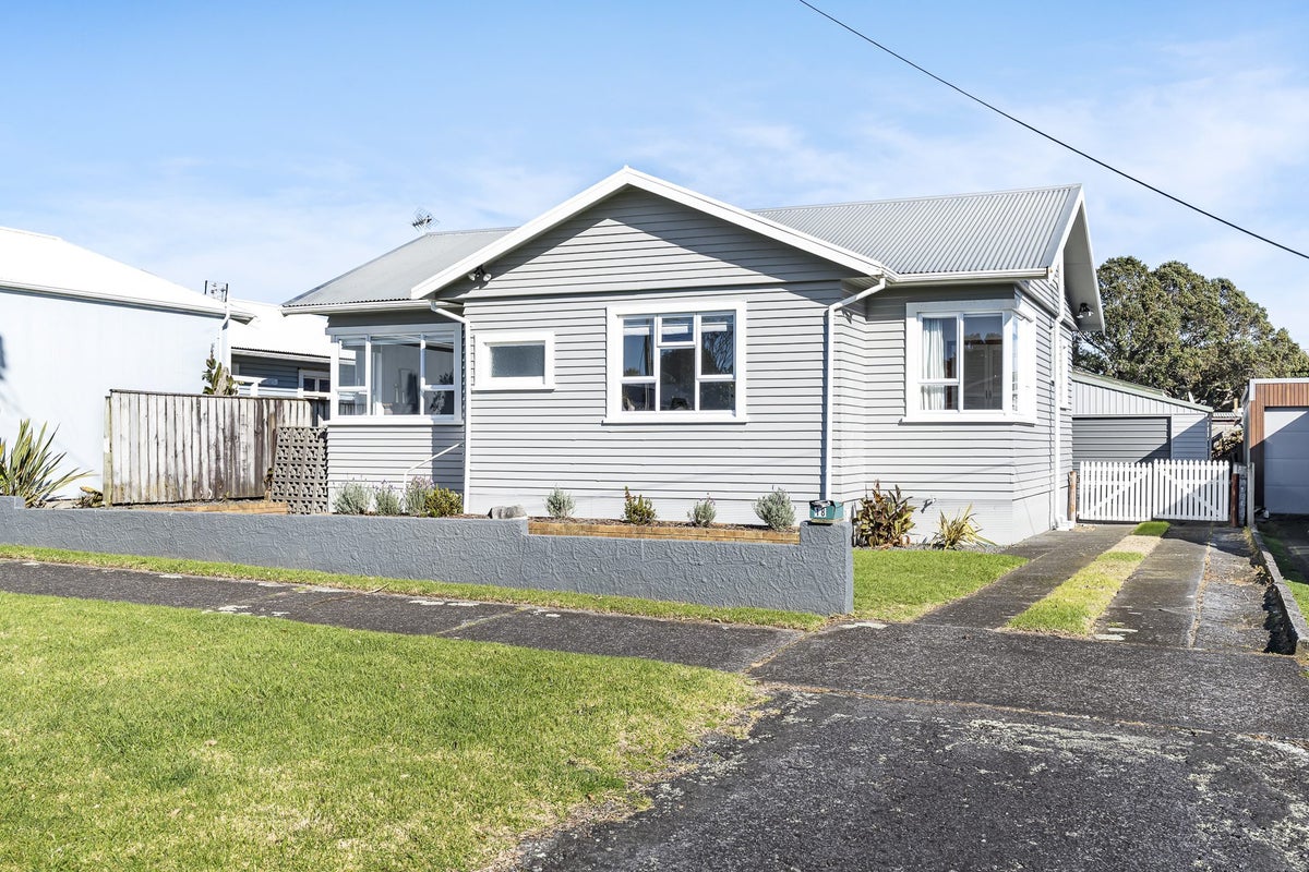 18 Newton Street, Fitzroy, New Plymouth - Carousel 1
