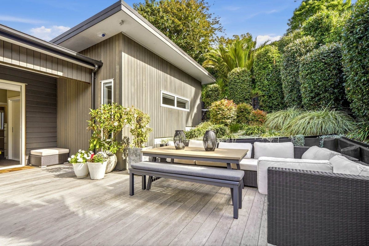 64 Heathcote Road, Castor Bay, Auckland - Carousel 2