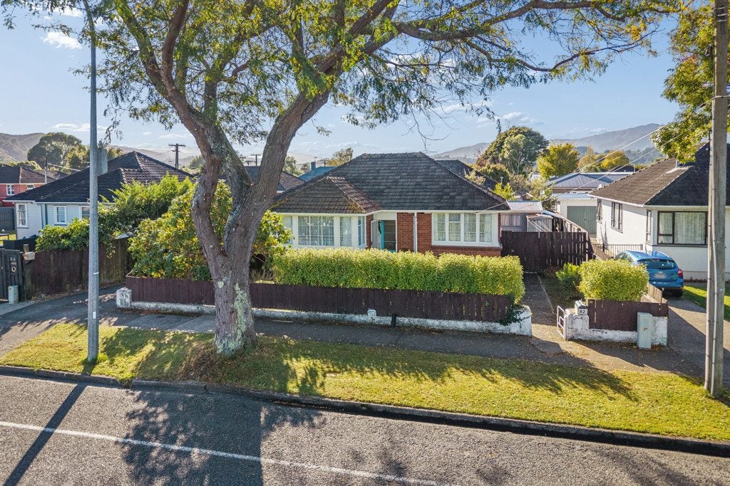82 Pine Avenue, Ebdentown, Upper Hutt - Carousel 31