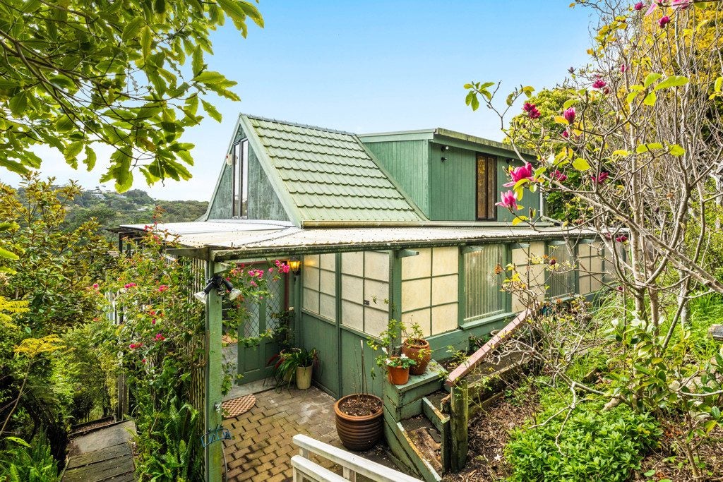 22 Tawa Street, Oneroa, Waiheke Island - Carousel 2