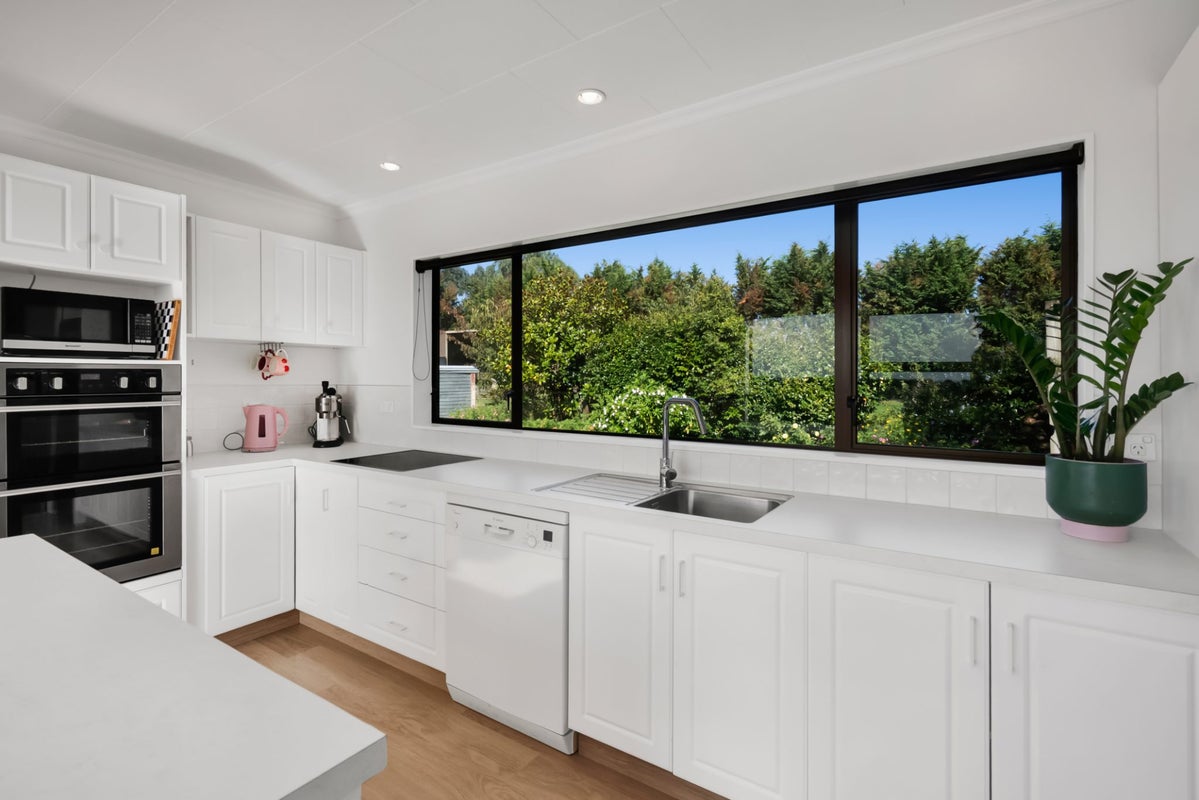 805 Richmond Road, Lepperton, New Plymouth - Carousel 2