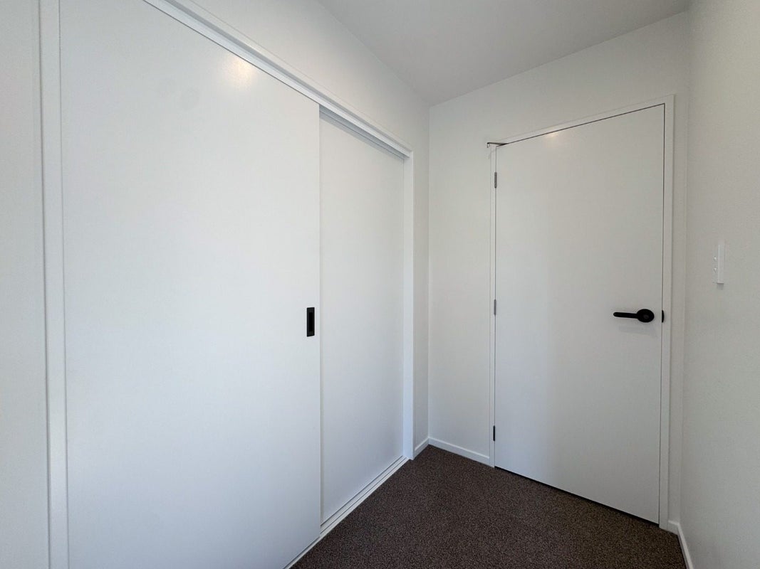 14 Molley Green Place, Mount Roskill, Auckland - Carousel 2
