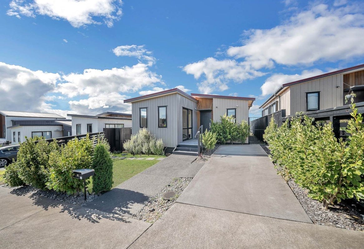 18 Canna Street, Totara Park, Manukau City, Auckland - Carousel 2