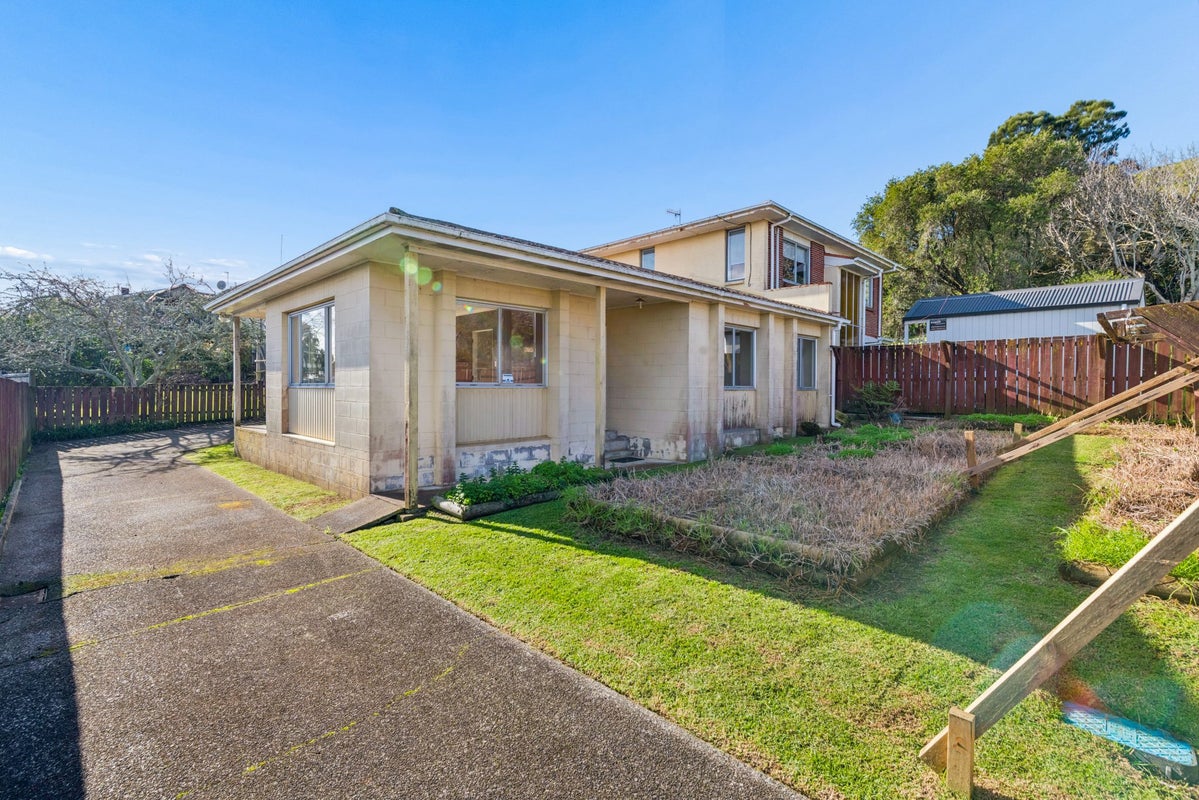 1/30 Ridgemount Rise, Mangere Bridge, Auckland - Carousel 1