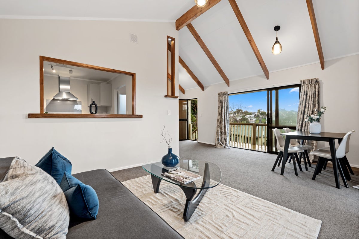 1/40 Lilburn Crescent, Massey, Auckland - Carousel 1