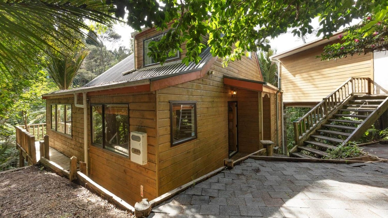 92 Laingholm Drive, Laingholm, Auckland - Carousel 1
