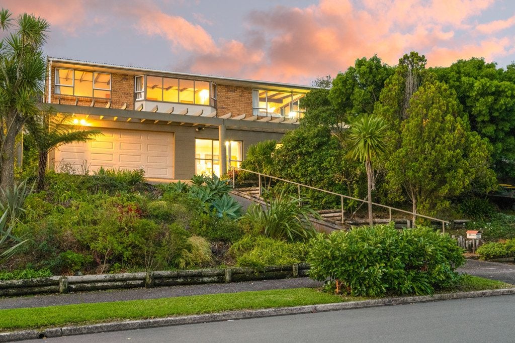 33 Chelsea View Drive, Chatswood, Auckland - Carousel 1