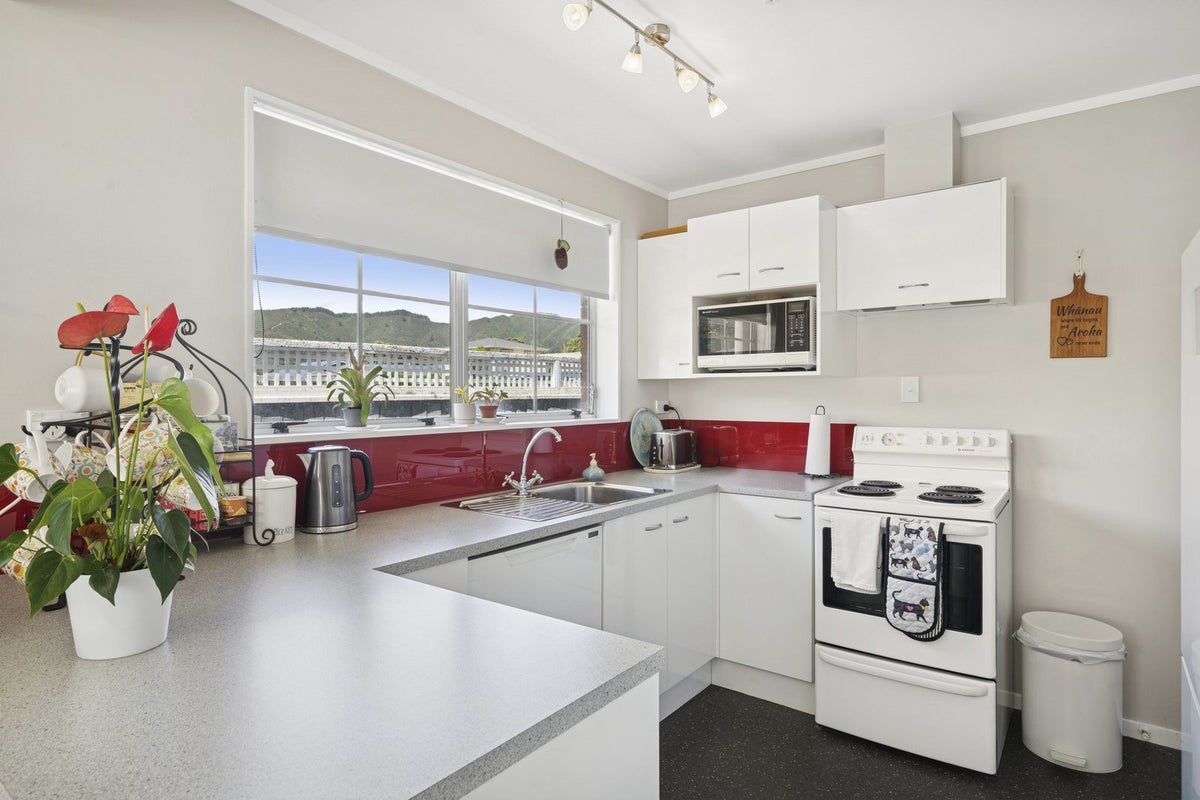 7D Walters Street, Avalon, Lower Hutt - Carousel 1