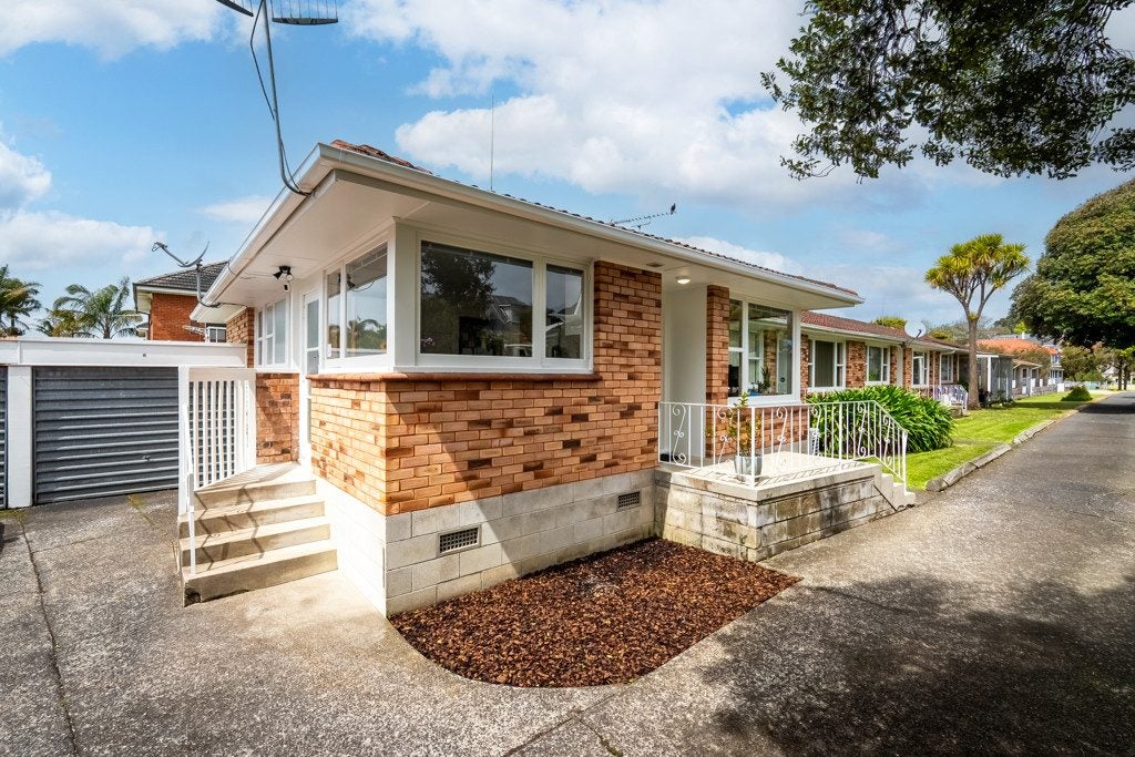6/20 Cornwall Park Avenue, Epsom, Auckland - Carousel 1