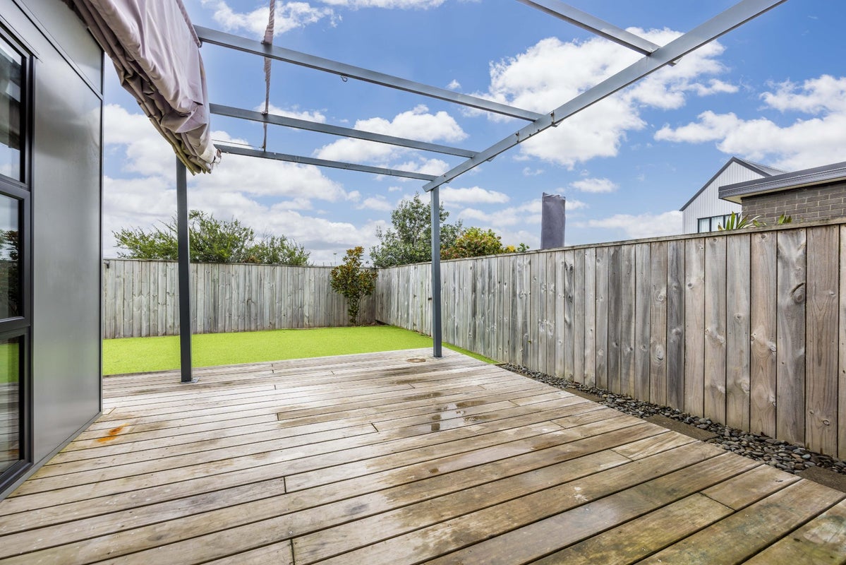 27 Houhora Street, Westgate, Auckland - Carousel 21
